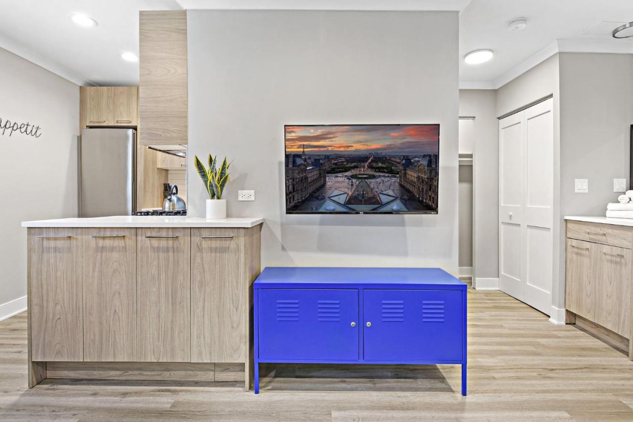 Sophisticated Studio With Modern Kitchen - Oakdale Od2 Rep * Chicago