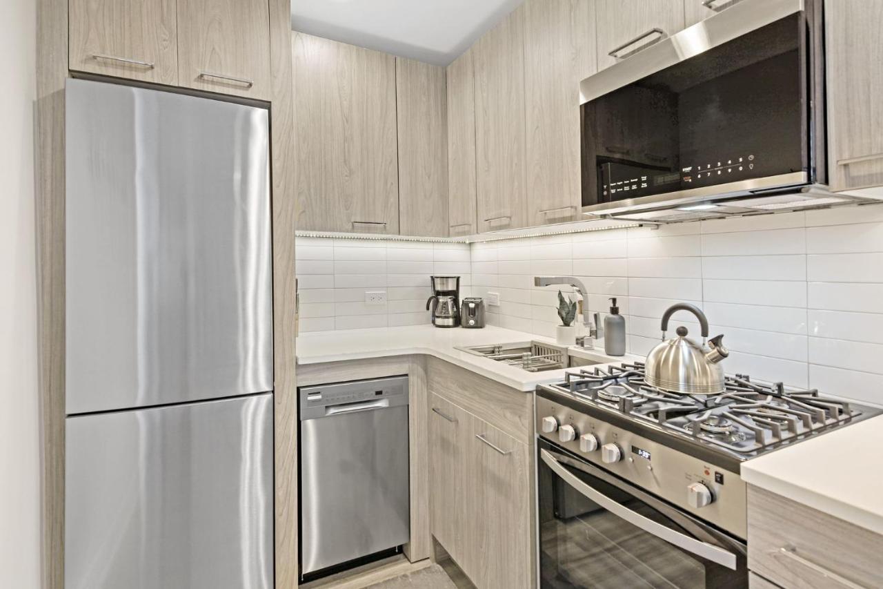 Sophisticated Studio With Modern Kitchen - Oakdale Od2 Rep Apartment Chicago