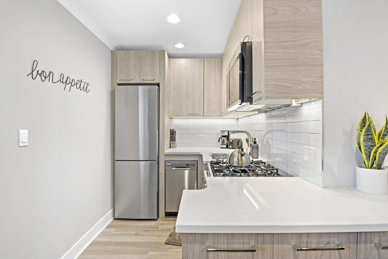 Sophisticated Studio With Modern Kitchen - Oakdale Od2 Rep Chicago