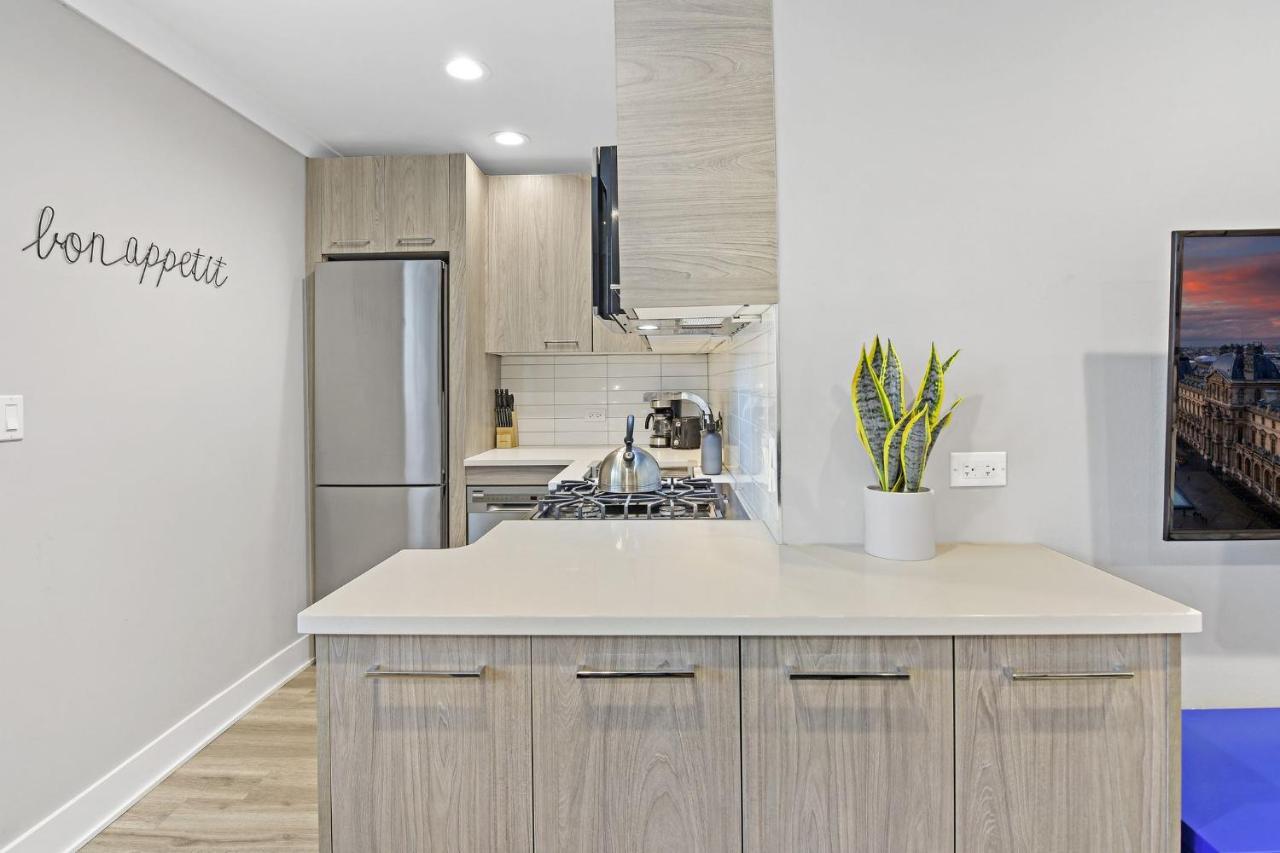 Sophisticated Studio With Modern Kitchen - Oakdale Od2 Rep Chicago